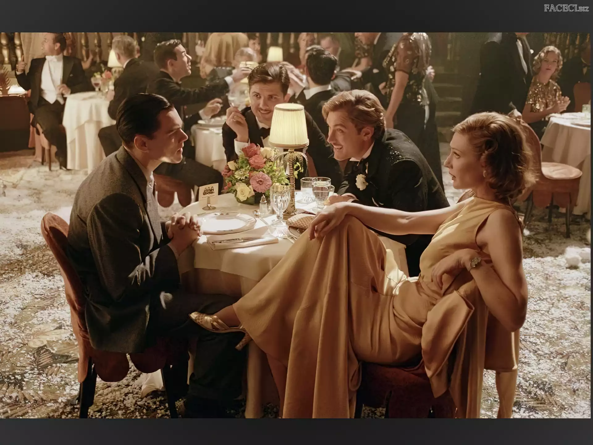 krzesła, Leonardo DiCaprio, stół